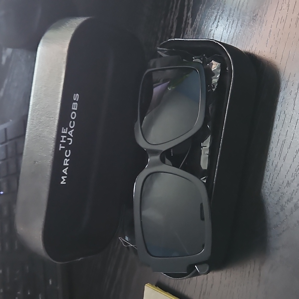 The BoldLogo Square Sunglasses - Picture 9 of 9